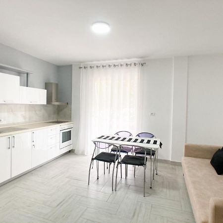 Promo Price September - Home By The Sea 1 Min From The Beach Golem  Ngoại thất bức ảnh