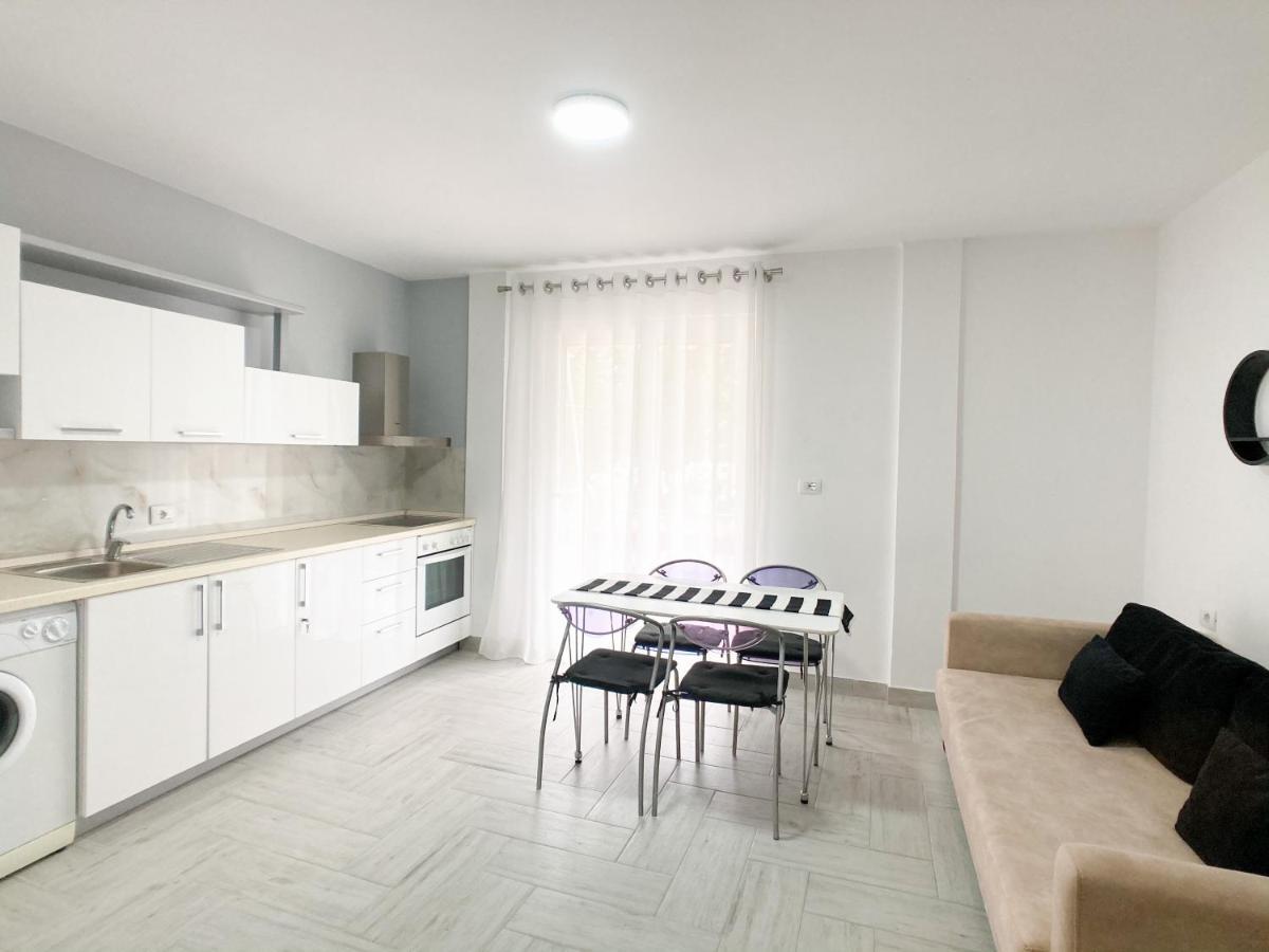 Promo Price September - Home By The Sea 1 Min From The Beach Golem  Ngoại thất bức ảnh